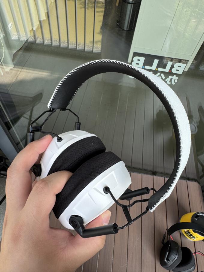 X1 PRO gaming headset packaging